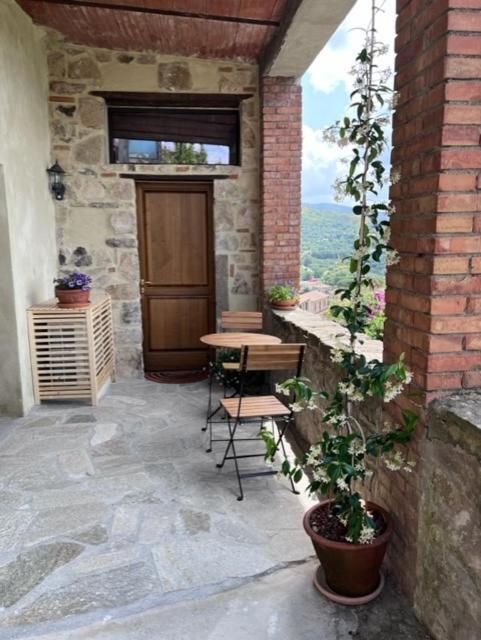 Apartment Casa Angolo Cantina Nel Castello Montegiovi